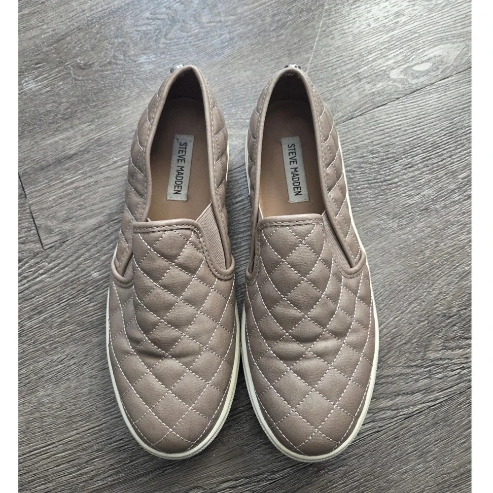 Steve Madden Ecentrcq Sneaker Womens 9 Taupe Quilted Slip On ECENTRCQ. No Box
